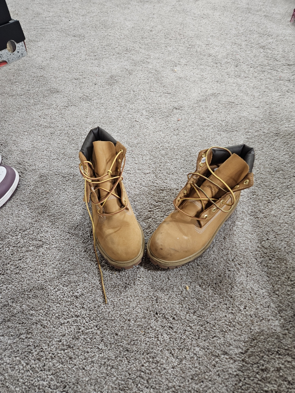 Timberland Classic Tan Work Boots - Lace-Up Rugged Style